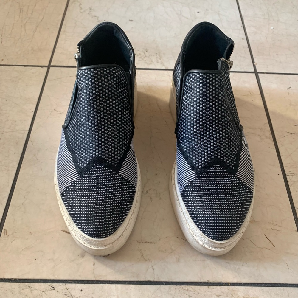 WISHBONE Women’s Black and White Sneakers
